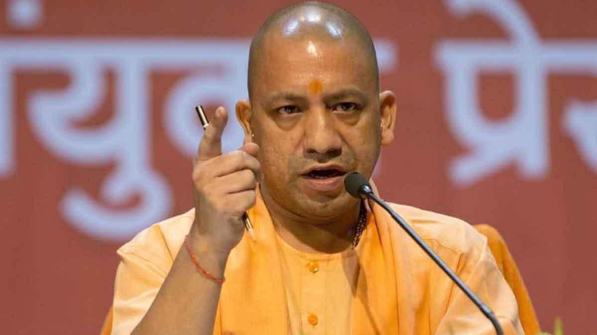 सीएम योगी का सख्त आदेश- साथ पढ़ रहीं दो बहनों मे से एक की फीस माफ करें प्राइवेट स्कूल सीएम योगी का सख्त आदेश- साथ पढ़ रहीं दो बहनों मे से एक की फीस माफ करें प्राइवेट स्कूल